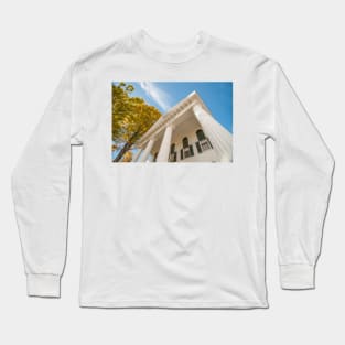 Rising columns of Windham County Courthouse, Vermont USA Long Sleeve T-Shirt